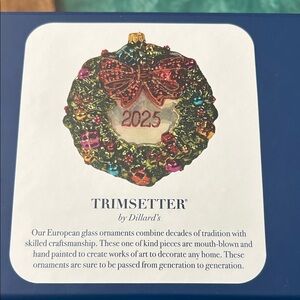Christmas ornament 2025
handcrafted, mouth-blown European glass wreath, NIB